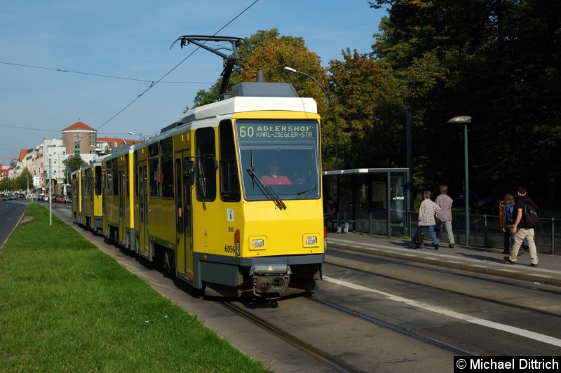 Bild: 6056 als Linie 60 an der Kreuzung Bahnhofstr./Lindenstr.