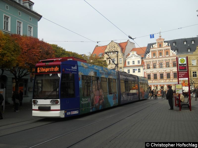 Bild: TW 608 auf der Linie 6 in Richtung Steigerstraße an der Haltestelle Fischmarkt/Rathaus.