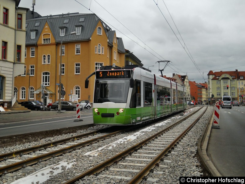 Bild: TW 621 auf der Linie 5 in Richtung Zoopark in der Magdeburger Allee.
