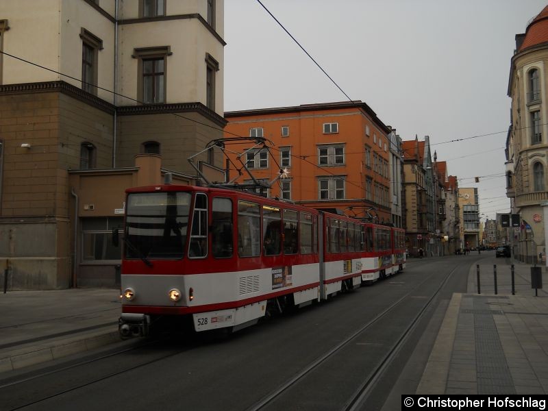 Bild: TW 528+520 auf der Linie 7 am Hauptbahnhof.