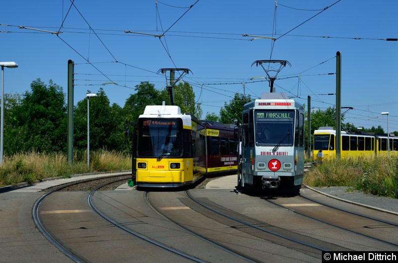 Bild: Neben dem 4592 steht der GT6U 1524 als Linie M17.