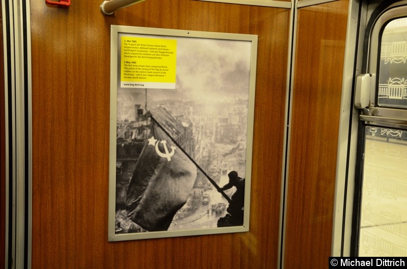 2. Mai 1945:
Die Truppen der Roten Armee haben Berlin eingenommen. Weltweit bekannt wird dieses - nachträglich insenzierte - Foto der Flaggenhissung durch sowjetische Soldaten auf dem östlichen Hauptgesims des Reichtagsgebäudes. Bild: 2. Mai 1945:
Die Truppen der Roten Armee haben Berlin eingenommen. Weltweit bekannt wird dieses - nachträglich insenzierte - Foto der Flaggenhissung durch sowjetische Soldaten auf dem östlichen Hauptgesims des Reichtagsgebäudes.