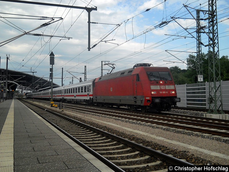 Bild: BR 101 an einem IC bei der Ausfahrt aus Erfurt.