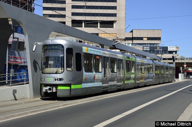 Bild: 2591 als Linie 10 an der neuen Endstelle Hauptbahnhof/ZOB.