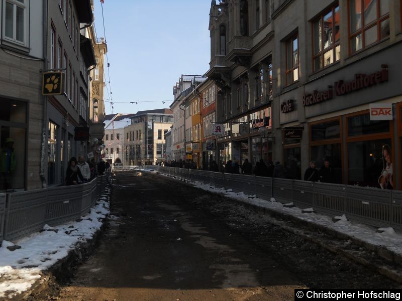 Obwohl keine Straßenbahn fahren, ist die Schlösserstraße gut besucht. Bild: Obwohl keine Straßenbahn fahren, ist die Schlösserstraße gut besucht.