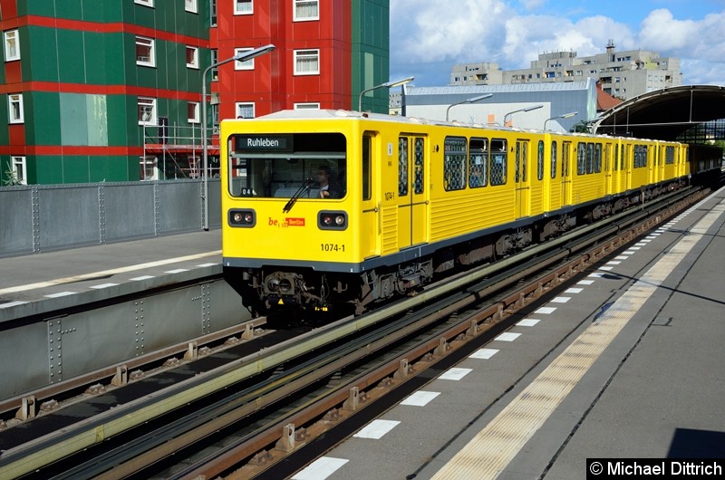 Bild: 1074 als U12/4 im Bahnhof Prinzenstr.