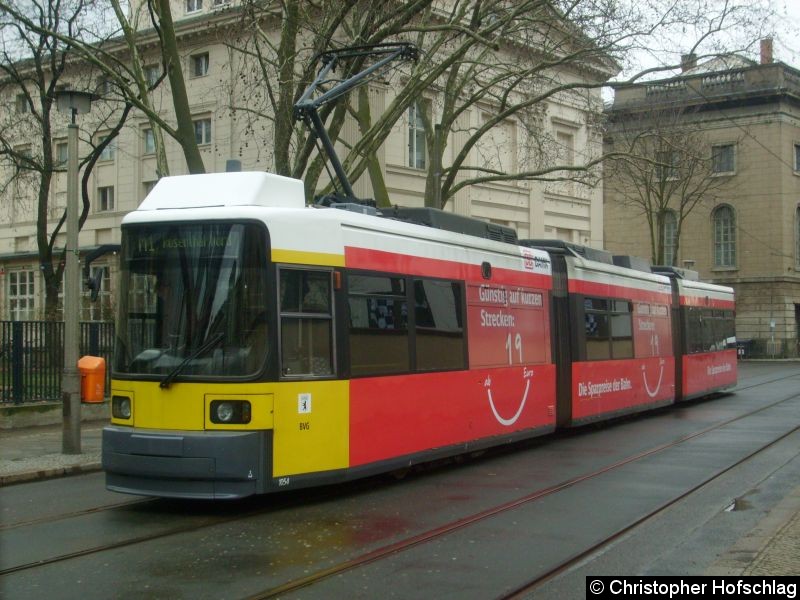 Bild: TW 1054 als Linie M1 Am Kupfergraben.