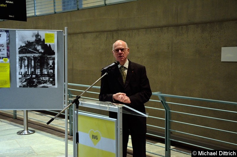 Ehrengast war der Bundestagspräsident Dr. Norbert Lammert, hier bei seiner Ansprache auf dem U-Bahnhof Bundestag. Bild: Ehrengast war der Bundestagspräsident Dr. Norbert Lammert, hier bei seiner Ansprache auf dem U-Bahnhof Bundestag.