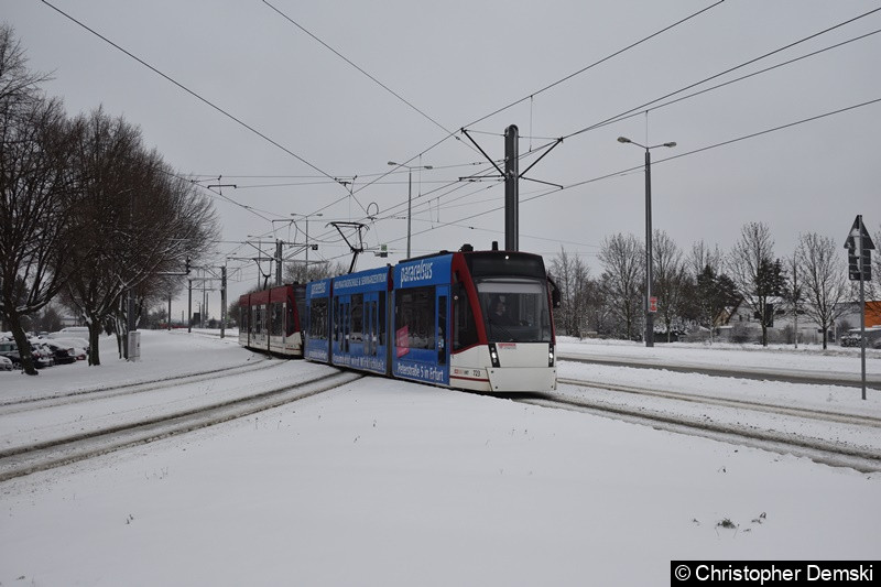 Bild: TW 723+714 als Linie 3 beim befahren des Gleisdreieck Warschauer Straße.