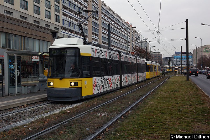 Bild: 1064 als Linie M6 an der Haltestelle Spandauer Str./Marienkirche.