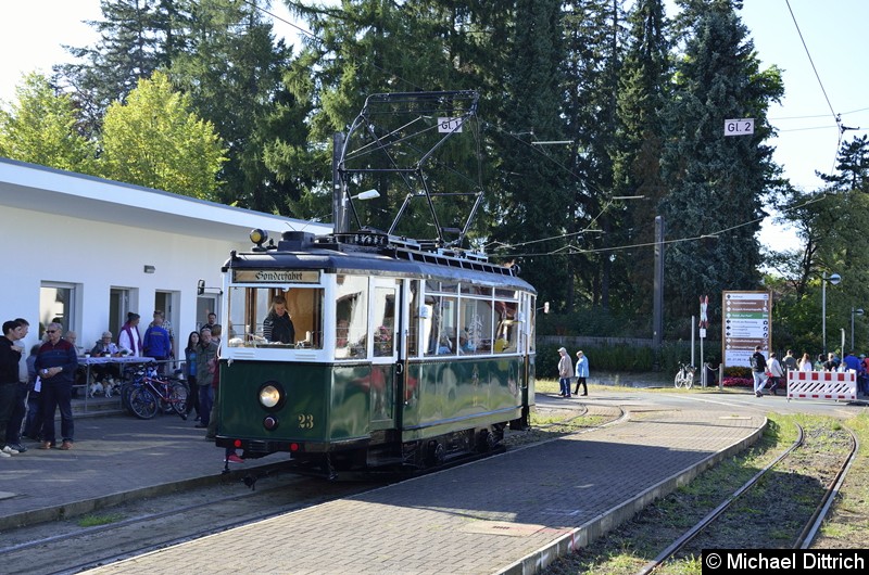 Bild: Wagen 23 als Ausstellungsstück an der Haltestelle Bad Tabarz.