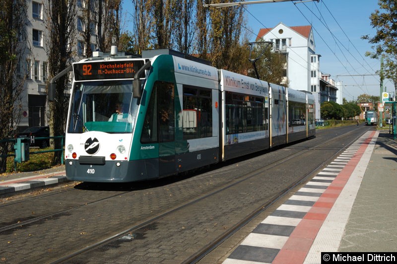 Bild: 410 als Linie 92 an der Haltestelle Am Hirtengraben.