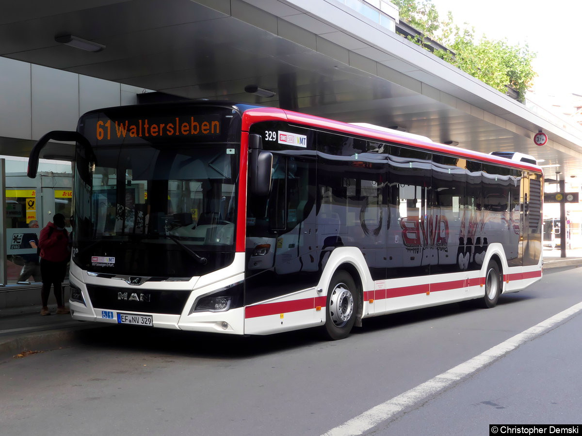 Bild: Wagen 329 als Linie 61 am Busbahnhof.