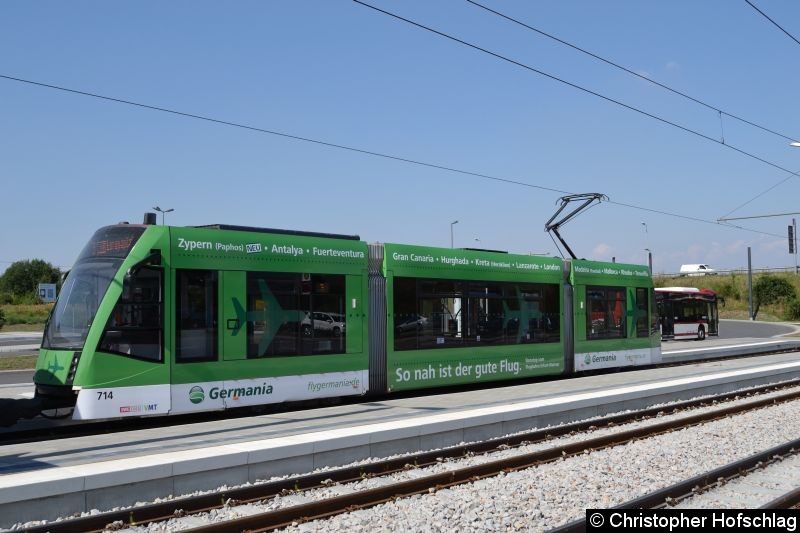 Bild: Tw 714 als zweiter Wagen einer Classic-Traktion an der Endstelle Urbicher Kreuz.