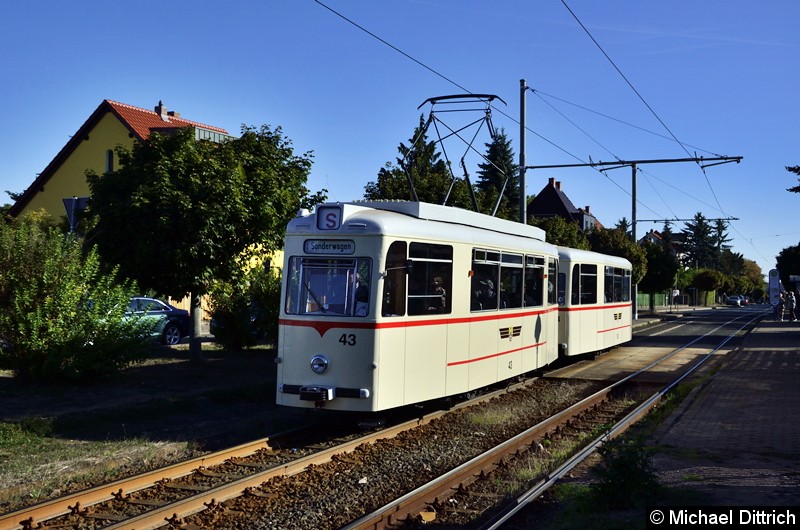Das Gespann bei der Rückfahrt an der Haltestelle Wagenhalle. Leider fiel der Zug dann während einer Sonderfahrt aus. Bild: Das Gespann bei der Rückfahrt an der Haltestelle Wagenhalle. Leider fiel der Zug dann während einer Sonderfahrt aus.