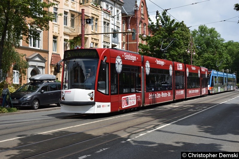 TW 649+625 als Linie 5 in Richtung Thüringenhalle kurz vor der Haltestelle Kaffeetrichter. Bild: TW 649+625 als Linie 5 in Richtung Thüringenhalle kurz vor der Haltestelle Kaffeetrichter.