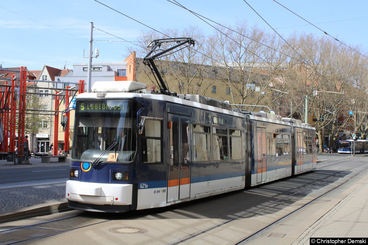 Bild: TW 621 als Linie 5 an der Haltestelle Stadtzentrum, Holzmarkt