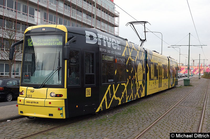 248 als Linie 12 an der Haltestelle Hugo-Junkers-Str./Schleife. Bild: 248 als Linie 12 an der Haltestelle Hugo-Junkers-Str./Schleife.