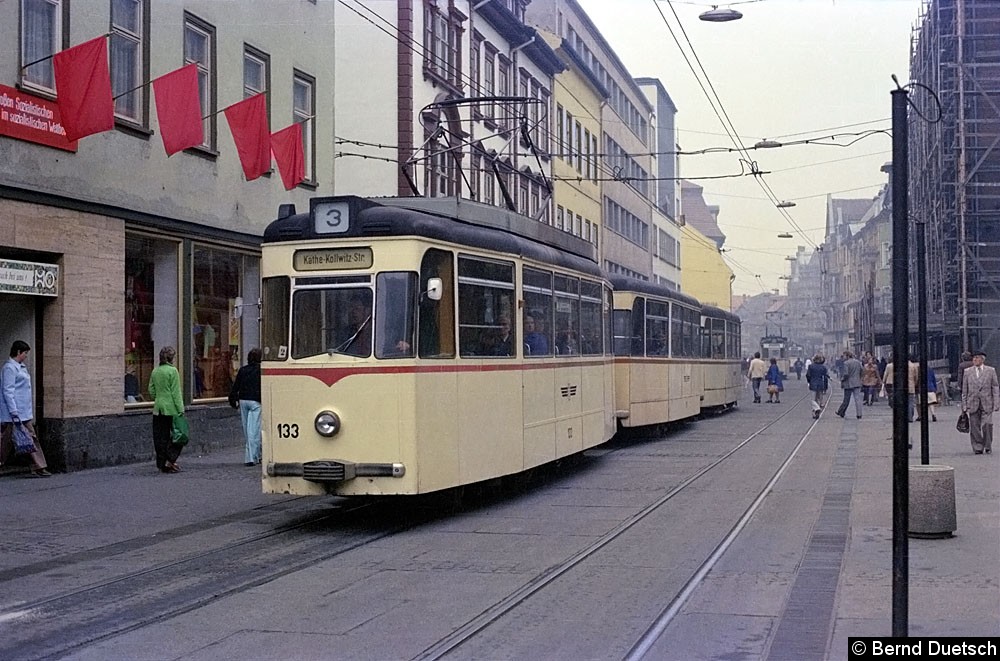 Bild: Vor dem Restaurant 