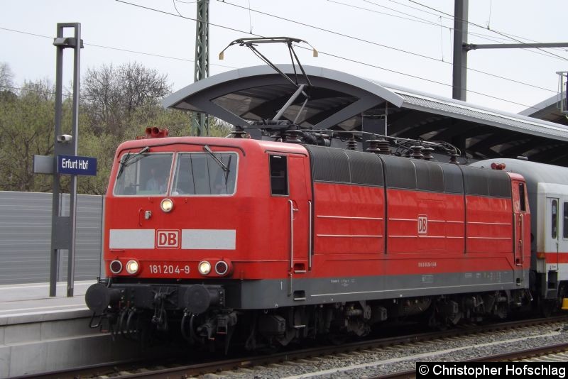 Bild: 181 204-9 zu Gast mit einem IC in Erfurt Hauptbahnhof.