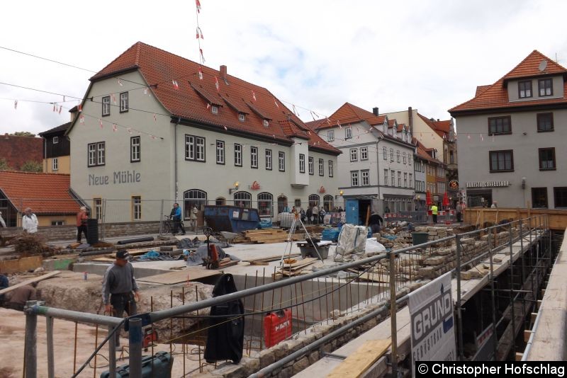 Auf der Schlösserbrücke wird zur Zeit das Außengemäuer wieder aufgebaut. Bild: Auf der Schlösserbrücke wird zur Zeit das Außengemäuer wieder aufgebaut.