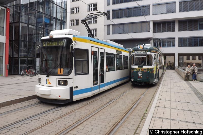 Bild: TW 614 und die Sternquell-Party Bahn am Ernst-Abbe-Platz.