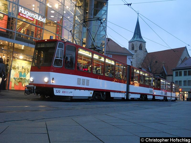 Bild: TW 520+495 auf der Linie 3 auf der 20 Uhr Angerkreuzung.