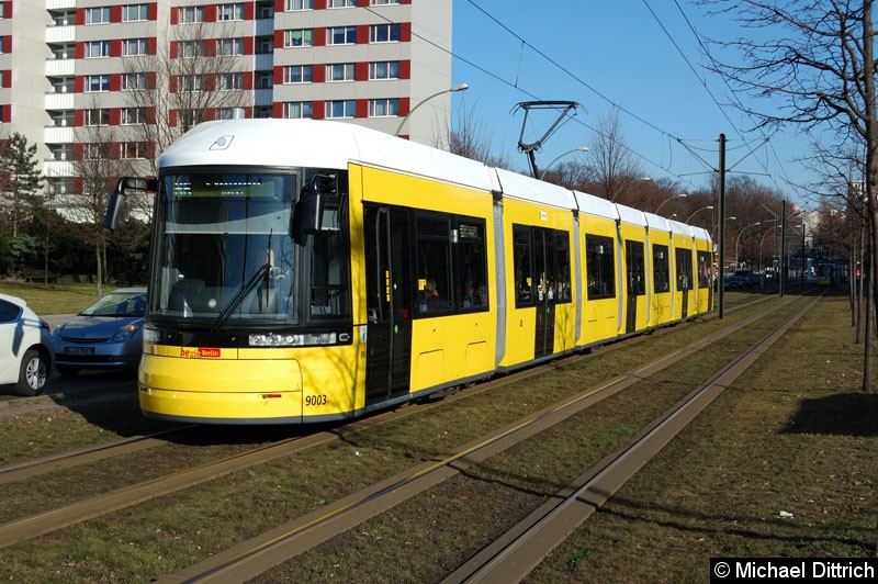 9003 als Linie M5 zwischen den Haltestellen Platz der Vereinten Nationen und Büschingstr. Bild: 9003 als Linie M5 zwischen den Haltestellen Platz der Vereinten Nationen und Büschingstr.