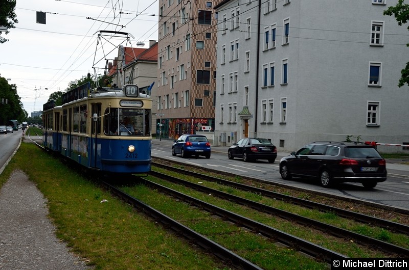 Bild: 2412 als Stadtrundfahrt an der Haltestelle Hochschule München.