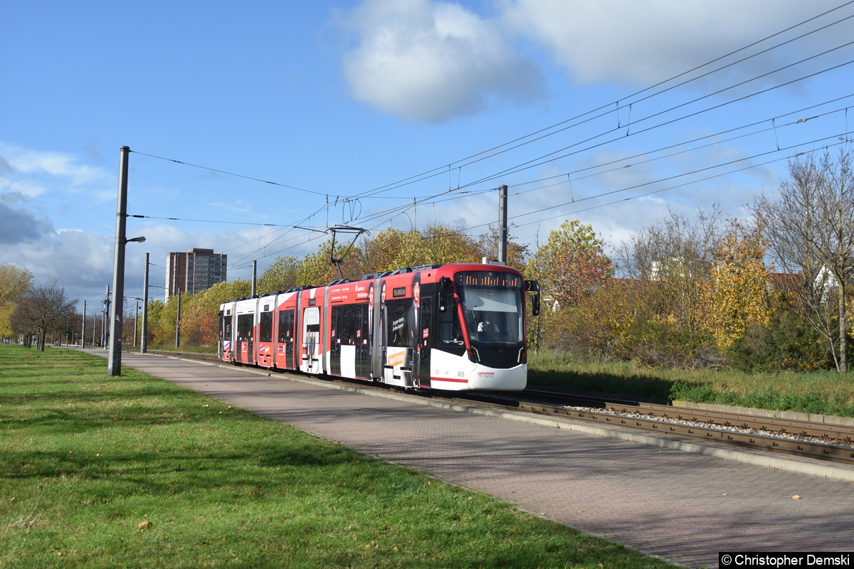 Tw 805 als Linie 5 kurz vor der Haltestelle Bunsenstraße.