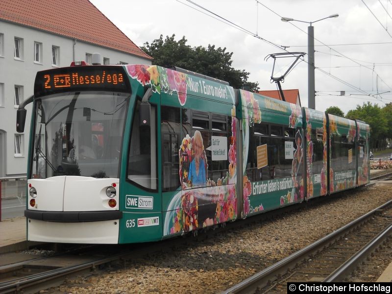 TW 635 als Linie 2 in Richtung Messe über Domplatz an der Haltestelle Klinikum. Bild: TW 635 als Linie 2 in Richtung Messe über Domplatz an der Haltestelle Klinikum.