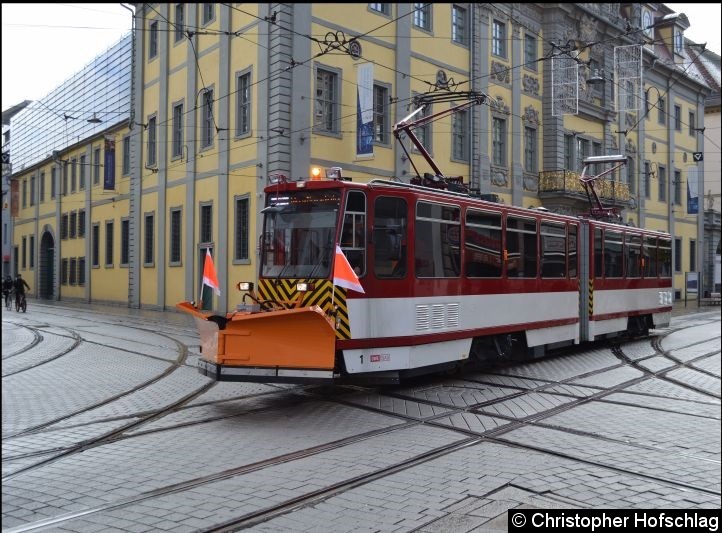 Bild: ATW1 als Winterdienst auf dem Anger.