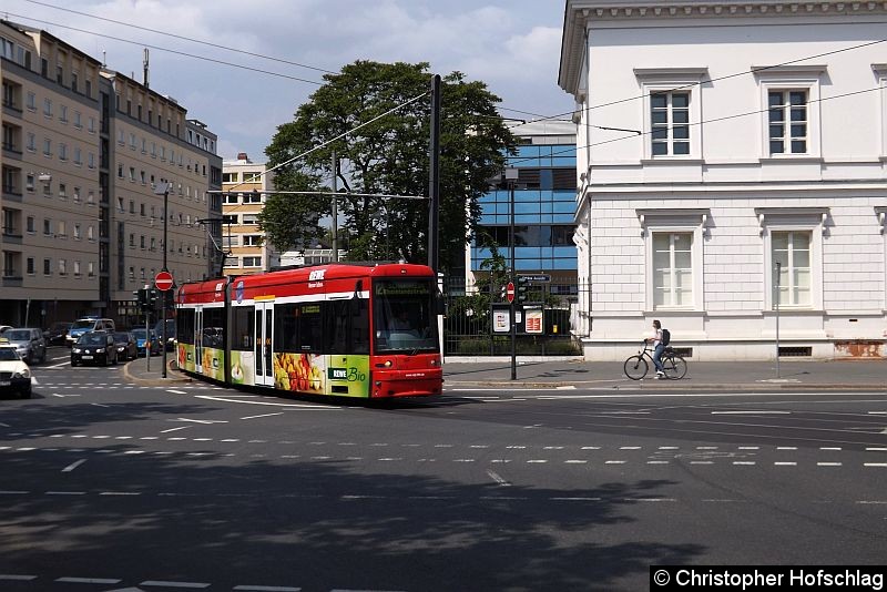 TW 261 auf der Kreuzung Lang Straße/Schöne Aussicht. Bild: TW 261 auf der Kreuzung Lang Straße/Schöne Aussicht.