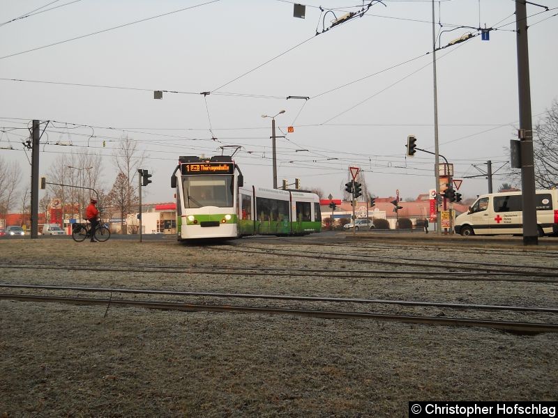 Bild: TW 621 auf der Linie 1 auf dem Weg zur Haltestelle Berliner Straße.