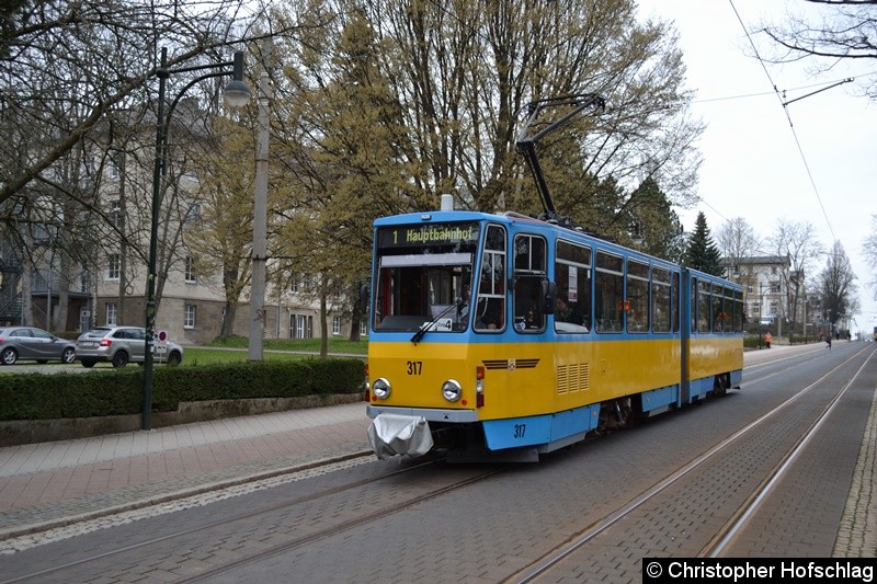 Bild: Tw 317 als Linie 1 in der Bahnhofstraße.