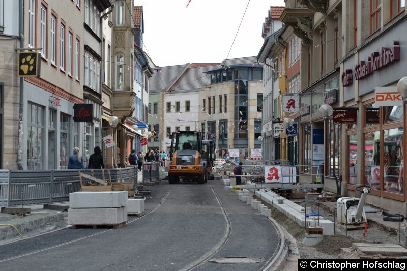 Der Fußgängerweg (links) wird zur Zeit hergerichtet. Bild: Der Fußgängerweg (links) wird zur Zeit hergerichtet.