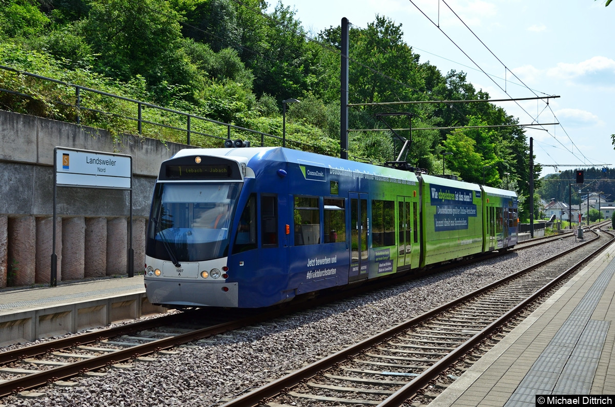 Bild: 1007 in der Haltestelle Landsweiler Nord.
Das Ziel Lebach Jabach wird nur in der Hauptverkehrszeit erreicht.