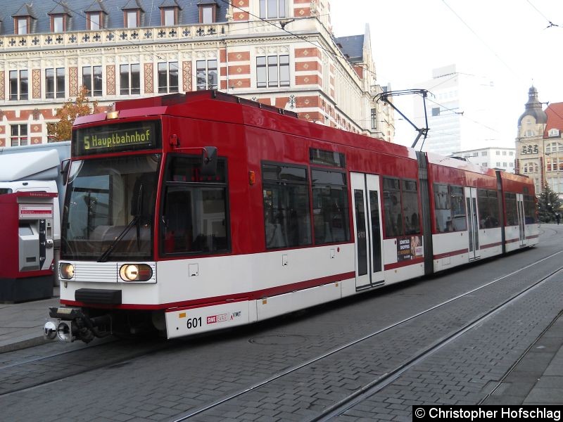 Bild: TW 601 am Anger auf der Linie 5.
