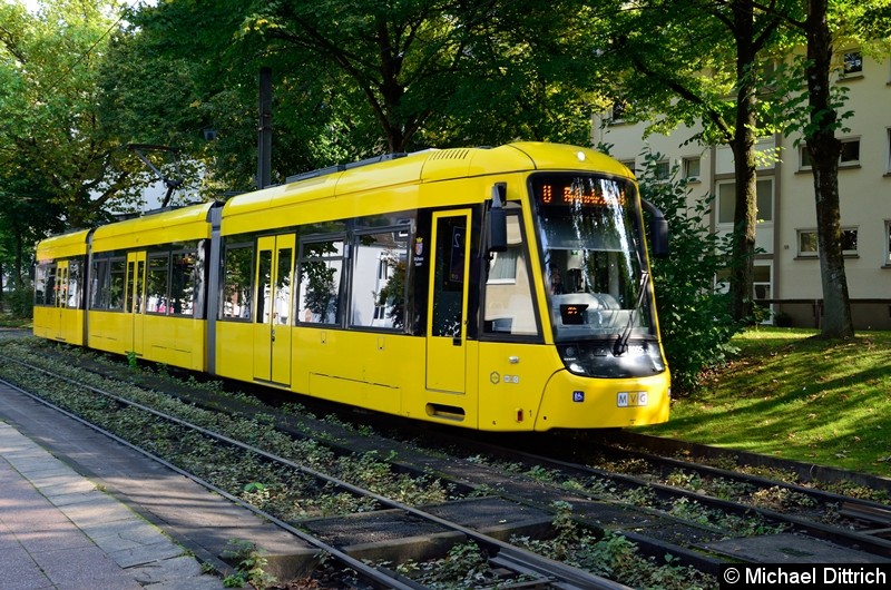 Bild: 8005 als Betriebsfahrt in Höhe der Haltestelle Phillipusstift.
Hier macht der Wagen Pause und fährt als Linie 101 weiter.