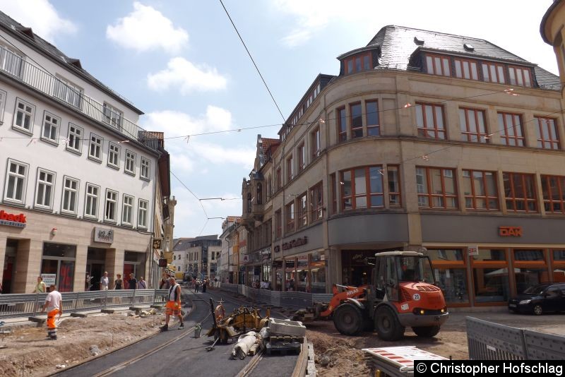 Im Bereich Fischmarkt: In Richtung Schlösserbrücke wird auf der rechten Seite die Fußgängerwege neu gemacht. Bild: Im Bereich Fischmarkt: In Richtung Schlösserbrücke wird auf der rechten Seite die Fußgängerwege neu gemacht.