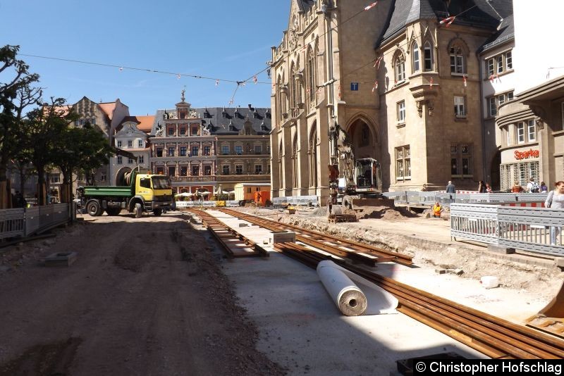 Auf dem Fischmarkt sind schon die Gleise teilweise verlegt worden. Bild: Auf dem Fischmarkt sind schon die Gleise teilweise verlegt worden.