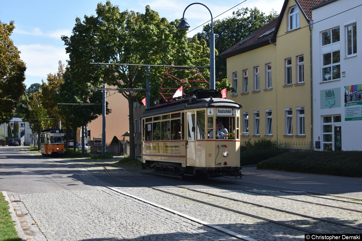 Tw 17 kurz vor Haltestelle Hauptbahnhof in der Bahnhofstraße.