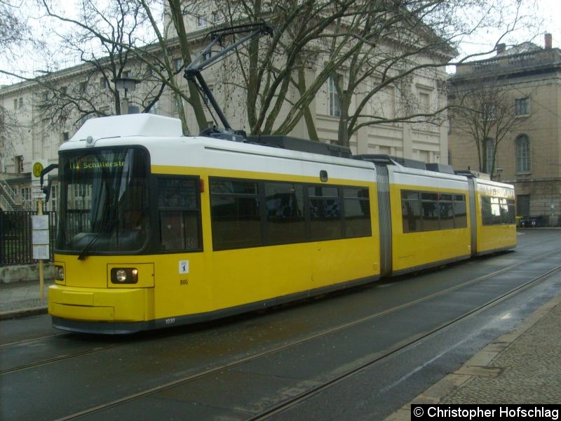 Bild: TW 1030 als Linie M1 an der Haltestelle Am Kupfergraben.