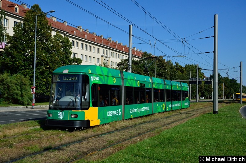 2534 als Linie 12 in der Grunaer Straße zwischen den Haltestellen Deutsches Hygiene-Museum und Pirnaischer Platz. Bild: 2534 als Linie 12 in der Grunaer Straße zwischen den Haltestellen Deutsches Hygiene-Museum und Pirnaischer Platz.