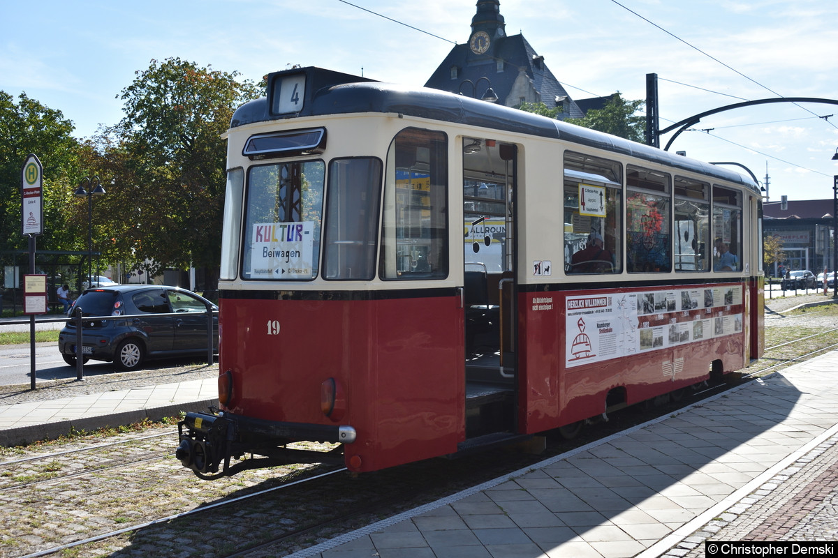 Bild: Bw 19 abgestellt am Curt-Becker-Platz (Tehaterplatz)