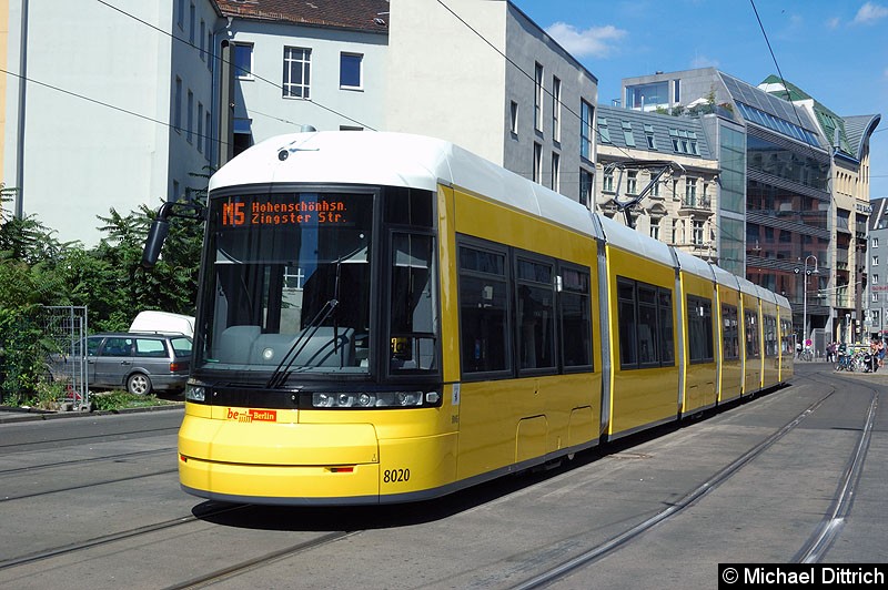 Bild: 8020 als Linie M5 in der Großen Präsidentenstr.