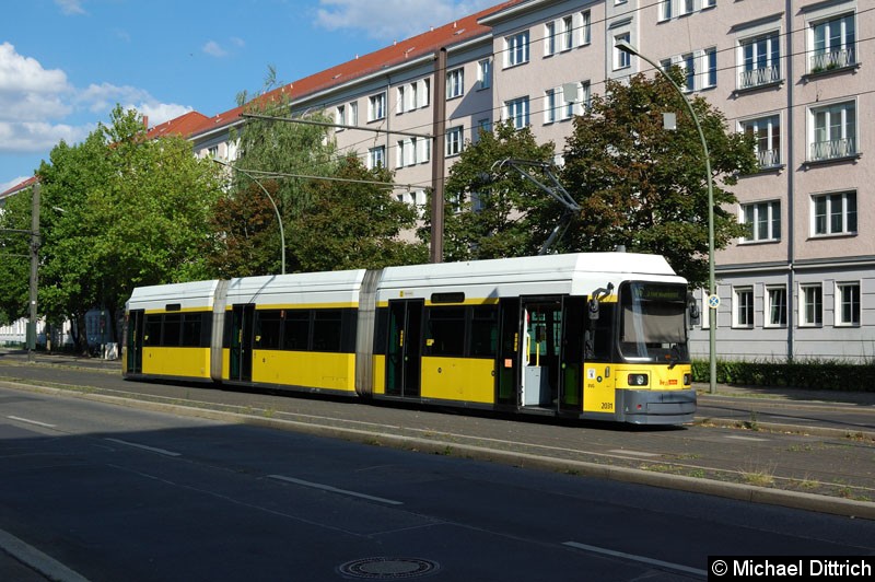 Bild: 2031 als Linie M8 in der Wendestelle Kniprodestr./Danziger Str.