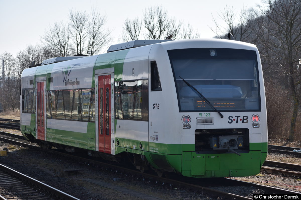 650 523-3 (VT 123) steht in Eisenach Hbf.