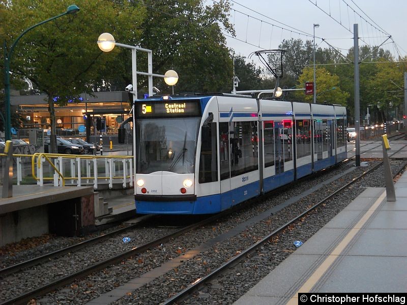 TW 2202 auf der Linie 5 an der Haltestelle Van Boshuizenstraat.