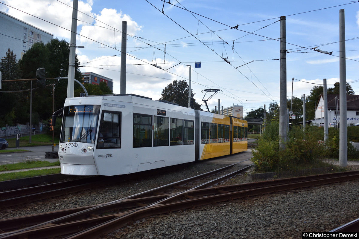 TW 211 als Linie 2 in Richtung Bahnhof Zwötzen kurz vor der Haltestelle Gleisdreieck Lusan.